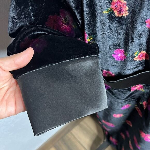 Victoria’s Secret Black Velvet Floral Satin Floor Length Women’s Robe Sz Small - Picture 8 of 12